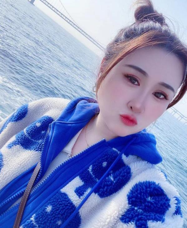 大奶琪格格
