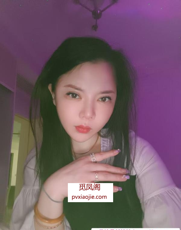 武侯个人制服少妇雅雅