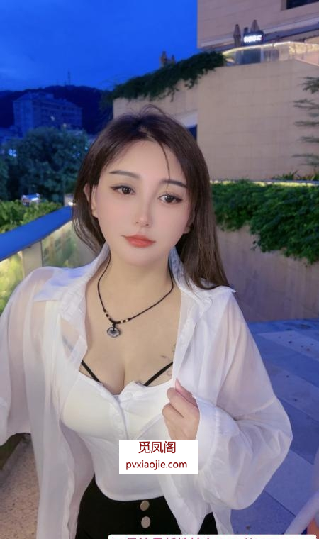 梅花园舌吻御姐