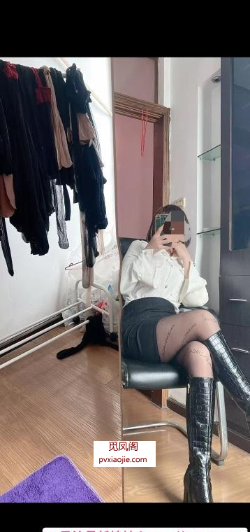 丝足少妇