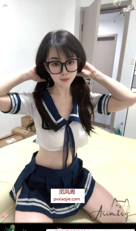 大眼镜框妹妹