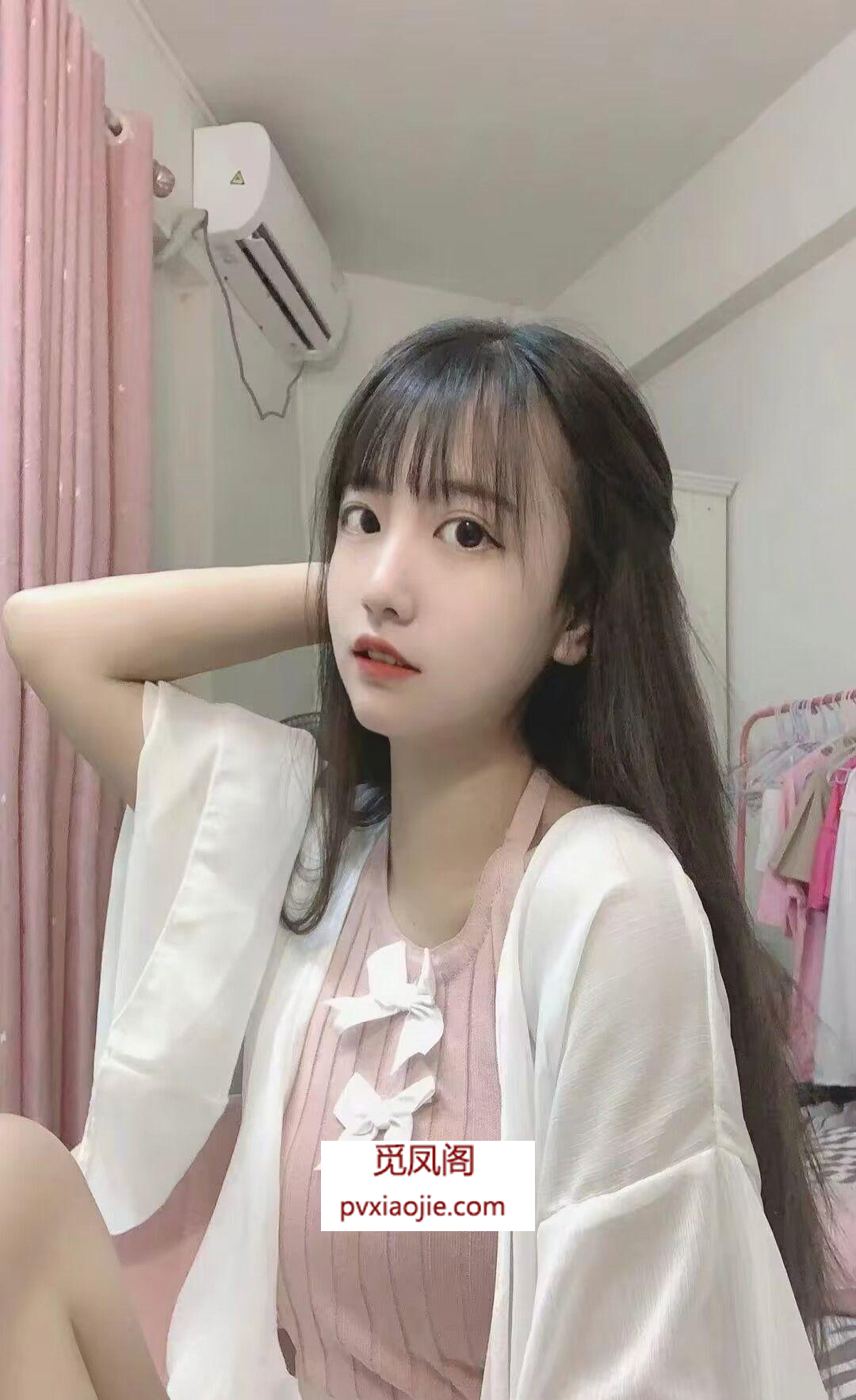 刚毕业的学生妹兼职带楼外出