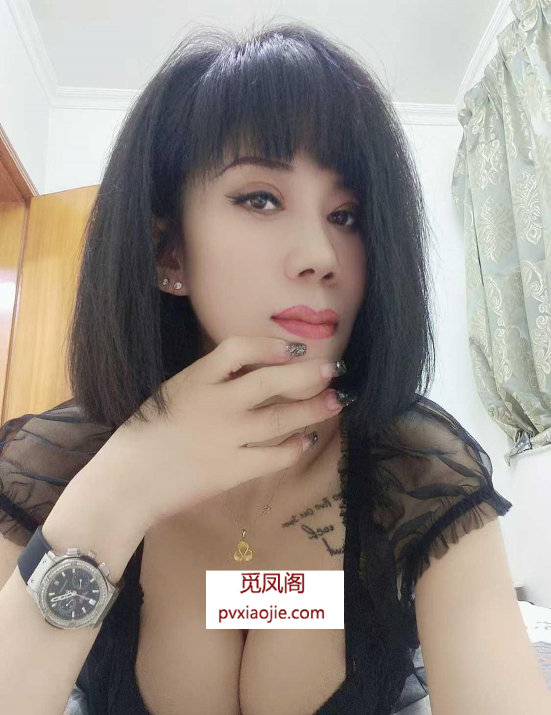 御姐笑笑