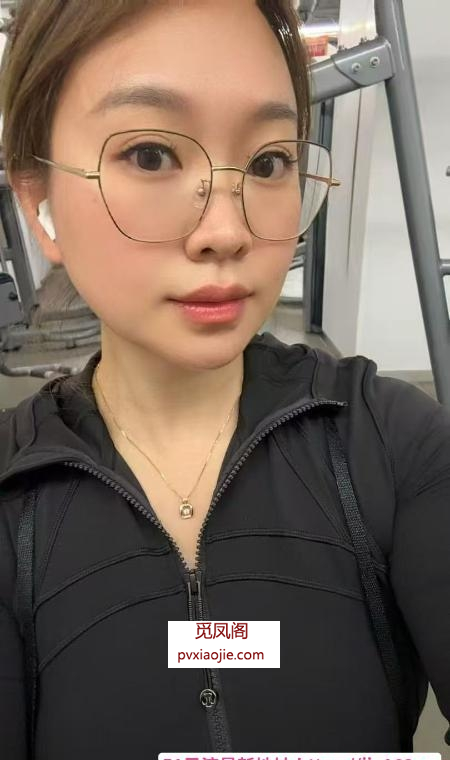 巨骚眼镜姐